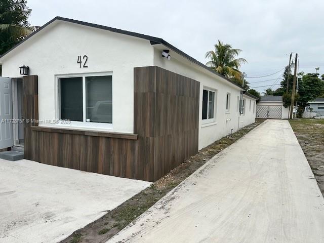 42 SE 10th Terrace in Dania Beach, FL - Foto de edificio