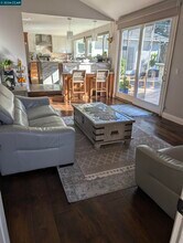 24 Barcelona Ct in Danville, CA - Foto de edificio - Building Photo