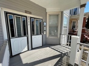 2733 N Ridgeway Ave, Unit 2 in Chicago, IL - Building Photo - Building Photo