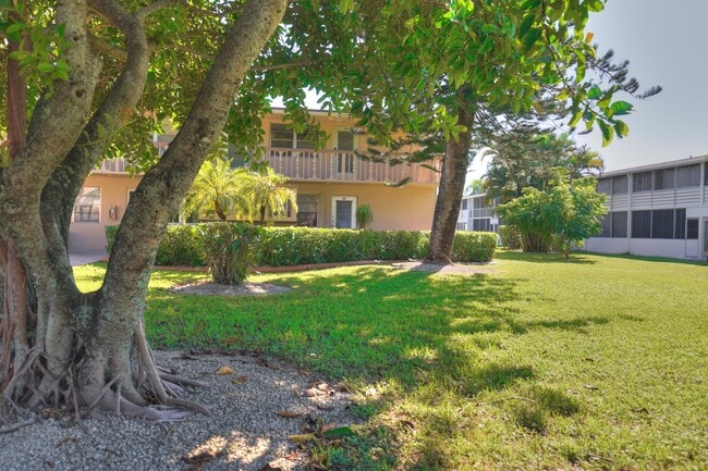 89 Canterbury D in West Palm Beach, FL - Building Photo - Building Photo