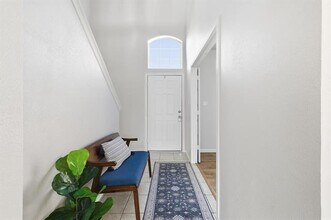 4704 Ericksen Dr in Carrollton, TX - Foto de edificio - Building Photo