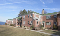 Dolphin-Green Apartments in Port Washington, NY - Foto de edificio - Building Photo