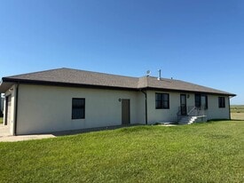 35270 W Walker Rd in Sutherland, NE - Building Photo