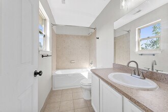 300 Taddeo Dr in Monroe, MI - Building Photo - Building Photo