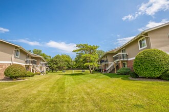 Glen Hills Apartments in Glendale, WI - Building Photo - Building Photo