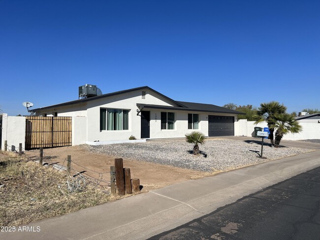 1302 W Halstead Dr in Phoenix, AZ - Building Photo - Building Photo