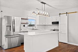 122 Bright Ridge Dr in Johnson City, TN - Building Photo