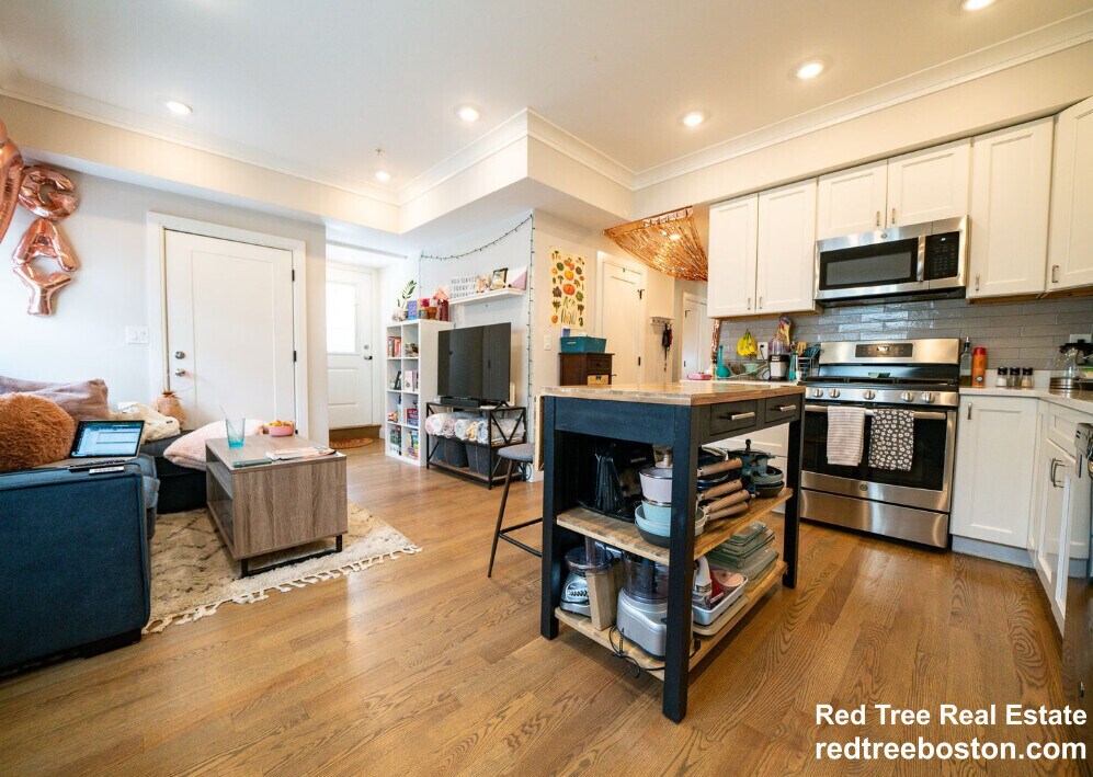 68 Day St, Unit 3 in Boston, MA - Building Photo