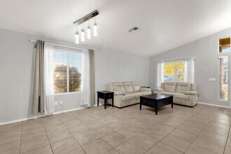 17424 N 2nd Ave in Phoenix, AZ - Foto de edificio - Building Photo