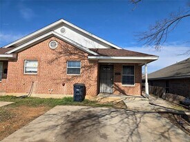 1439 E Robert St in Fort Worth, TX - Building Photo