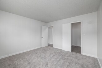 15327 Woodruff Pl in Bellflower, CA - Building Photo - Interior Photo