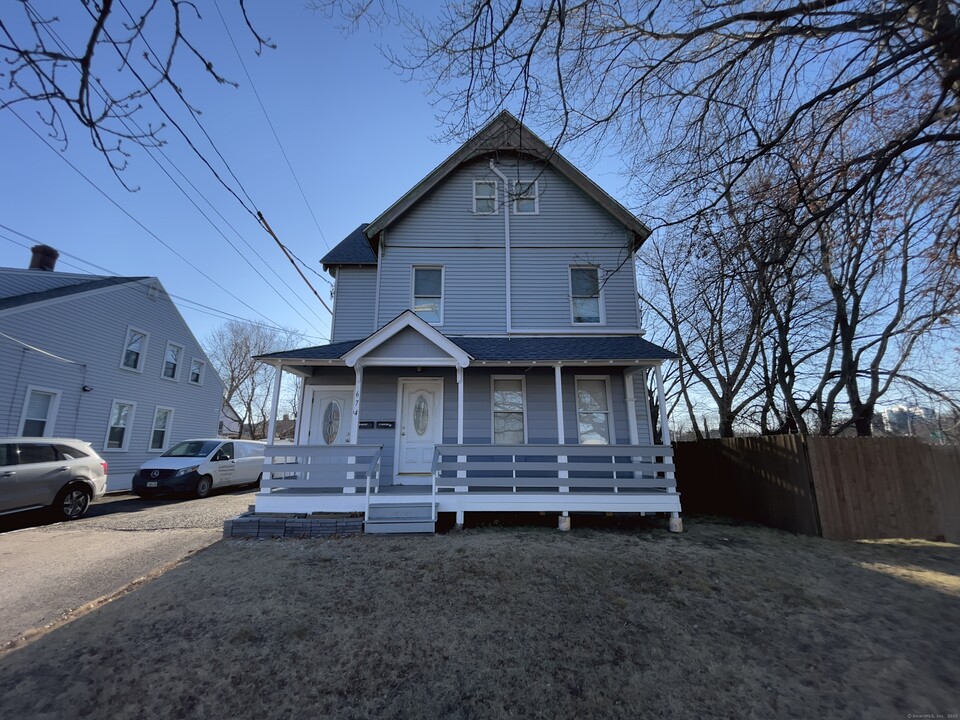 674 1st Ave in West Haven, CT - Building Photo