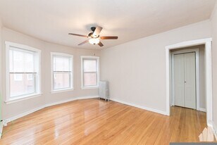 4051 W Melrose St, Unit Unit 27-1N in Chicago, IL - Building Photo