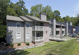 Lynn Lake in Raleigh, NC - Foto de edificio - Building Photo