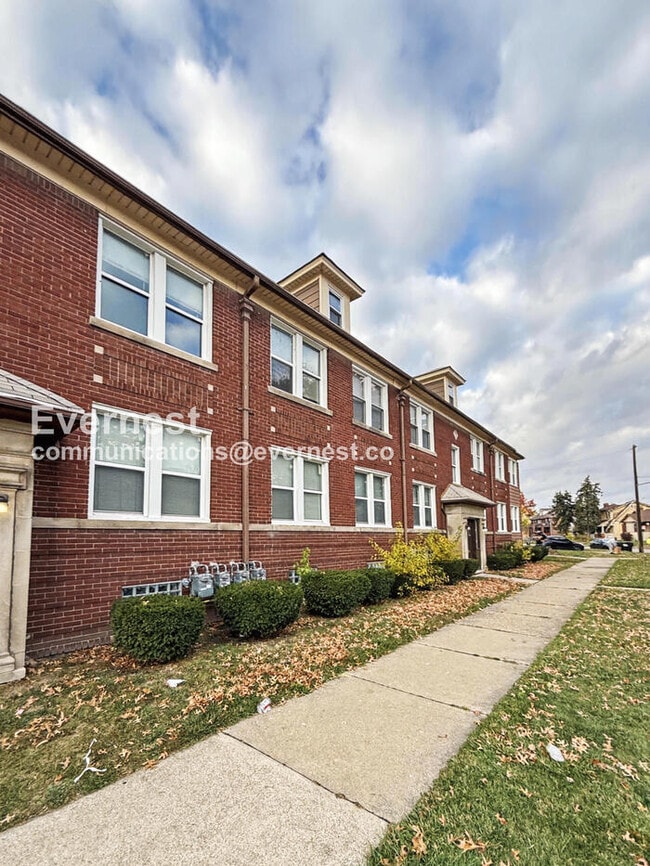 9351 Woodside St, Unit 3 in Detroit, MI - Foto de edificio - Building Photo