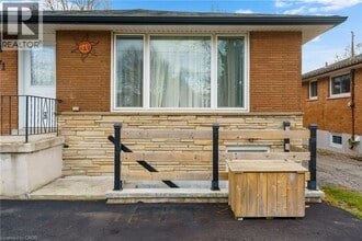 271 Mohawk Rd W in Hamilton, ON - Building Photo - Building Photo