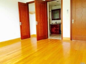 35-61 84th St-Unit -401 in Queens, NY - Building Photo - Building Photo