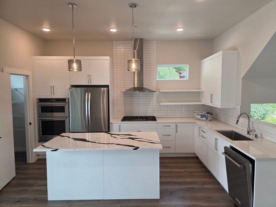 17346 90th Dr NE in Bothell, WA - Building Photo