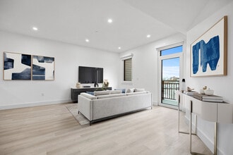 Verge Residences in Somerville, MA - Foto de edificio - Building Photo