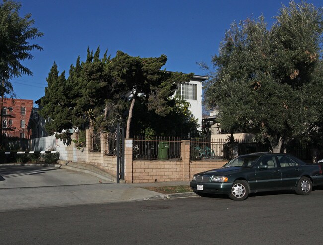 1717 N Berendo St in Los Angeles, CA - Building Photo - Building Photo