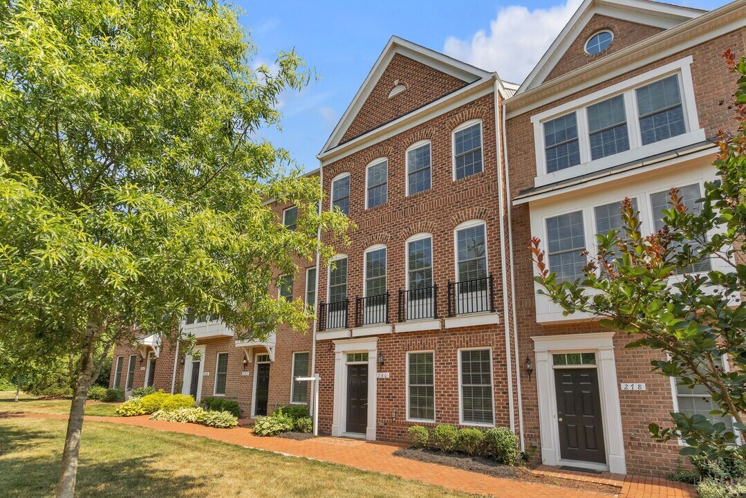 280 Train Whistle Terrace SE in Leesburg, VA - Building Photo
