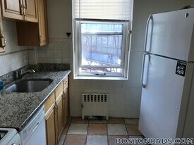 126 Warren St, Unit 35 in Boston, MA - Building Photo