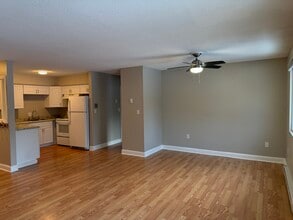 25 Mercury Dr, Unit 25B in Londonderry, NH - Foto de edificio - Building Photo