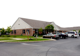 Lynhurst Park Apartments in Indianapolis, IN - Foto de edificio - Building Photo