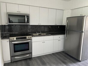 1166 NE 112th St in Miami, FL - Building Photo - Building Photo