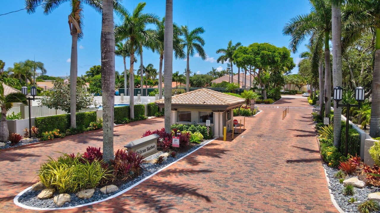 100 Pelican Pointe Dr in Delray Beach, FL - Foto de edificio