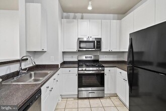 9490 Virginia Center Blvd in Vienna, VA - Building Photo - Building Photo