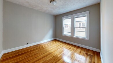 280 McGrath Hwy, Unit 3 in Somerville, MA - Building Photo - Building Photo