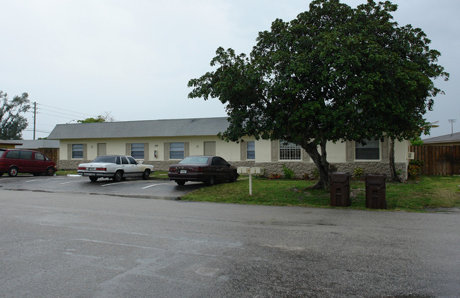 1921-1941 NW 14th Ave in Fort Lauderdale, FL - Building Photo - Building Photo