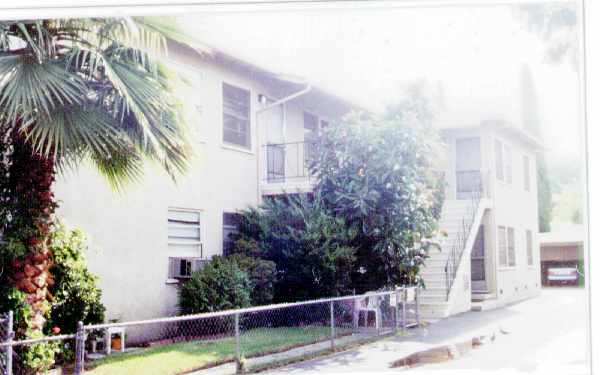 6858 Hazeltine Ave in Van Nuys, CA - Building Photo - Building Photo