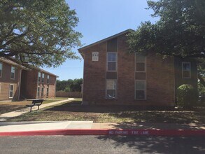 202 Royal Dr, Unit 120 in Georgetown, TX - Building Photo - Building Photo