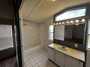 220 Six Pines Rd in San Marcos, TX - Building Photo - Building Photo