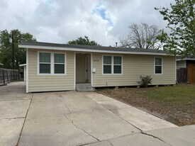 1618 Birch Pl in Corpus Christi, TX - Building Photo