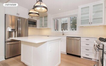 5 Pleasant Ln in East Hampton, NY - Building Photo - Building Photo
