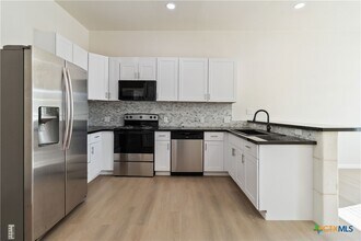 324 Ridgerock Dr in Canyon Lake, TX - Building Photo - Building Photo