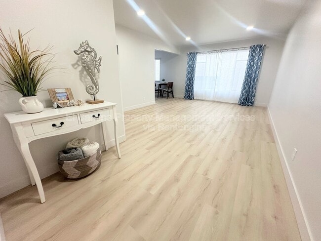 1250 E Ocean Blvd in Long Beach, CA - Building Photo - Building Photo