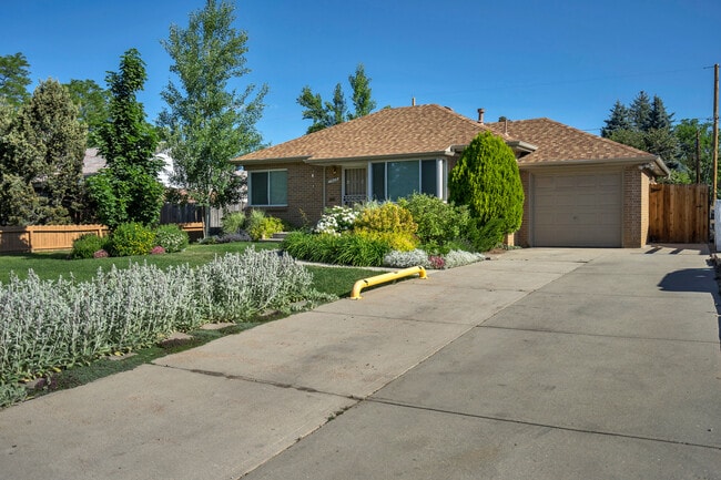 7425 Montview Blvd in Denver, CO - Building Photo - Building Photo