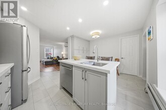 209 Hunter St E in Hamilton, ON - Building Photo - Building Photo