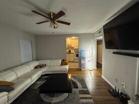 321 SE 13th St, Unit #A in Grand Prairie, TX - Building Photo