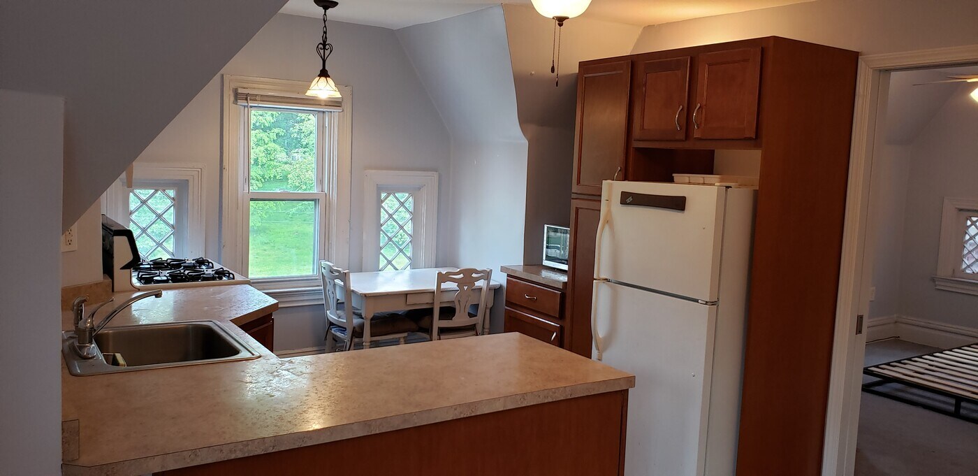 600 S Dallas Ave in Pittsburgh, PA - Building Photo