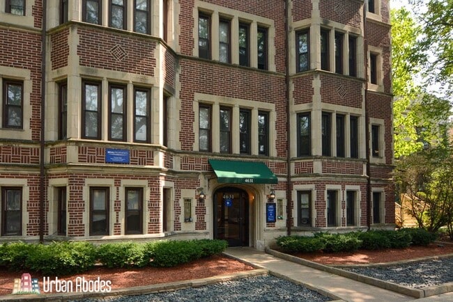 4627 N Paulina St, Unit J04W