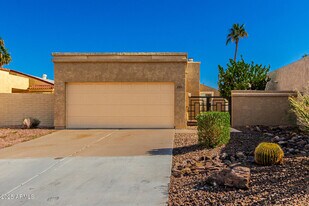 2133 N Apollo Ct in Chandler, AZ - Building Photo