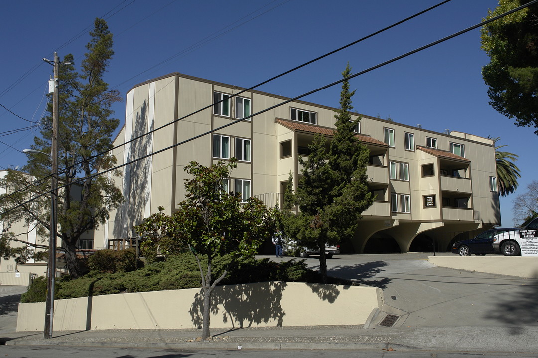 1510 E St in Hayward, CA - Building Photo