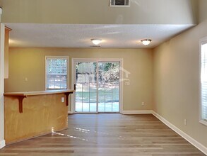 1815 Bernice Dr in Cumming, GA - Foto de edificio - Building Photo