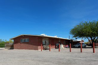 711-741 E Bilby Rd in Tucson, AZ - Building Photo - Primary Photo