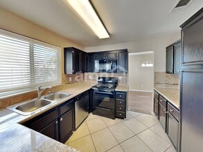 7400 Fencerow St in Las Vegas, NV - Building Photo - Building Photo